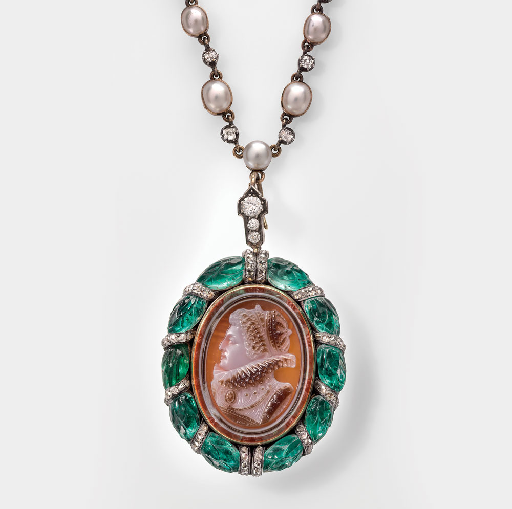 Cameo necklace of Elizabeth I by Charlotte Newman (known as Mrs. Philip Newman), (English, 1840–1927), and Georges Bissinger (German; working in Paris), England, ca. 1890. Gold, silver, diamond, emerald, pearl, agate, and glass, 1½ x 1¼ x ⅜ x 14⅜ inches. Museum Purchase with funds donated by Susan B. Kaplan, 2011 (2011.7).