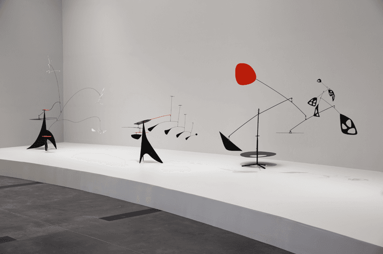 Installation photograph (LACMA), Calder and Abstraction: From Avant-Garde to Iconic, Los Angeles County Museum of Art, © Calder Foundation, New York, Artists Rights Society (ARS), NY. Photo © Fredrik Nilsen.