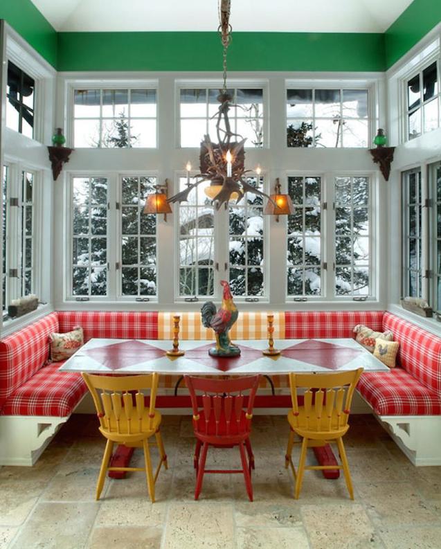 Eating alcove off of the kitchen.