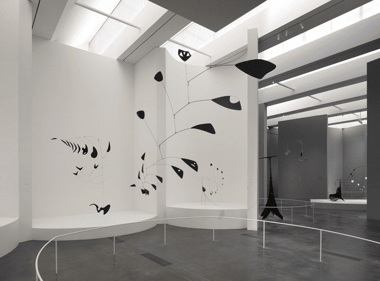 Installation photograph (LACMA), Calder and Abstraction: From Avant-Garde to Iconic, Los Angeles County Museum of Art, © Calder Foundation, New York, Artists Rights Society (ARS), NY. Photo © Fredrik Nilsen.