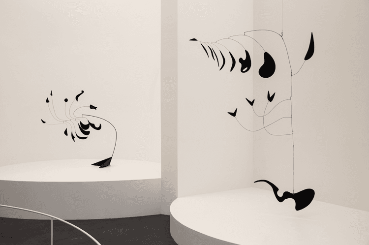 Installation photograph (LACMA), Calder and Abstraction: From Avant-Garde to Iconic, Los Angeles County Museum of Art, © Calder Foundation, New York, Artists Rights Society (ARS), NY. Photo © Fredrik Nilsen.