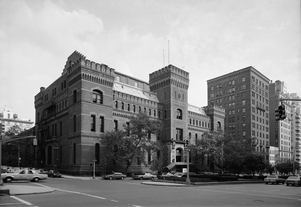 The Park Avenue Armory, New York City. Image courtesy of Wikimedia Commons.