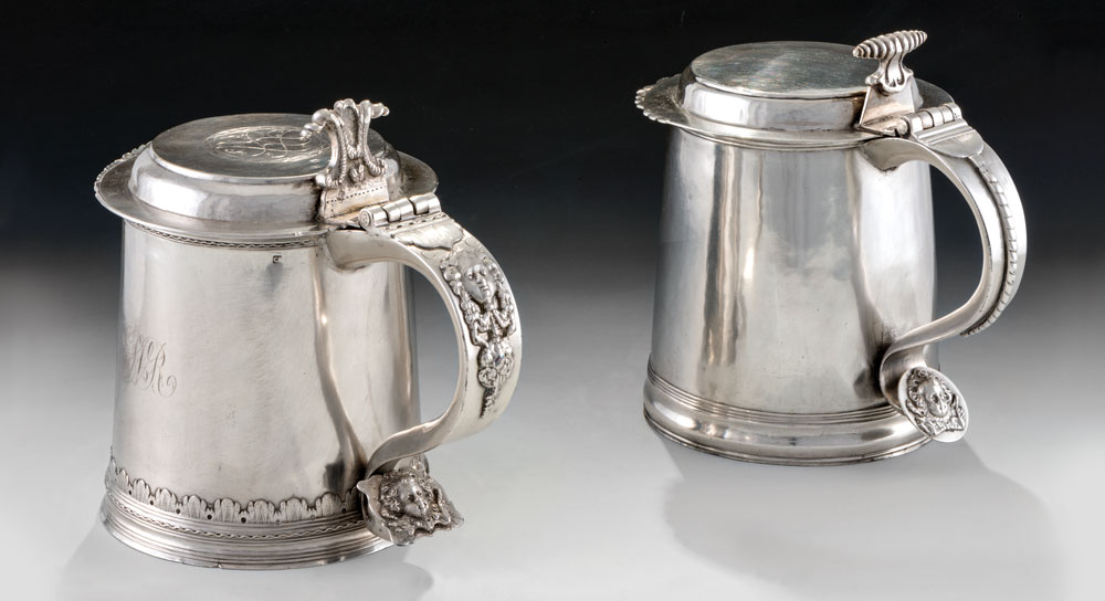 Fig. 1: Two tankards. Left: Marked by Cornelius Kierstede (1674–ca. 1757), New York, N.Y., 1700–1720. Right: Marked by Jacob Gerritse Lansing (1681–1767), Albany, N.Y., 1735–1745. Silver. The Art Museums of Colonial Williamsburg. Museum Purchase (1964-270); (1964-271).
