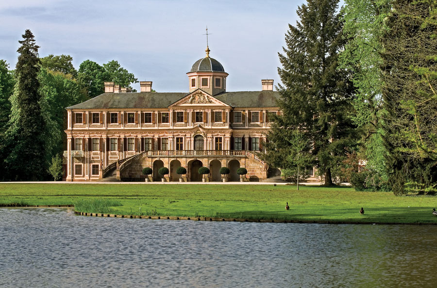 Fig. 1: Façade of Favorite Palace with the grand staircase leading to the garden. Photography by Landesmedienzentrum Baden-Wuerttemberg.