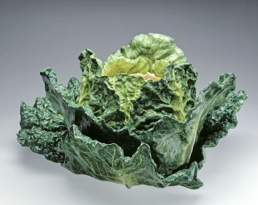 Fig. 5: Strasbourg Faience tureen, manufactured under Paul-Antoine Hannong (w. 1730–1760), Strasbourg, France, ca. 1748–1753. In the shape of a savoy cabbage and painted in enamels. Photography by Staatliche Schloesser und Gaerten Baden-Wuerttemberg.