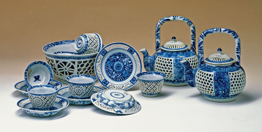 Fig. 8: Porcelain double-walled and reticulated tea set (“Loukong” technique), China, Qing, Kangxi period, ca. 1690–1710. Photography by Adolf Bachinger.