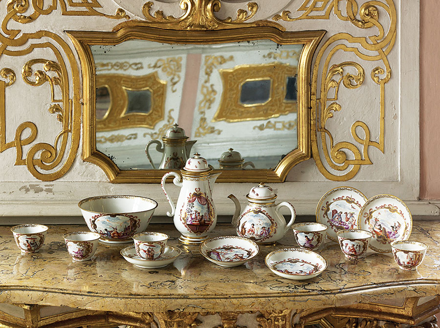 Fig. 10: Ceremonial porcelain service with teapot, coffee pot, bowl, six cups and five saucers; decorated in polychrome glaze colors. Workshop of Johann Gregorius Höroldt (1696–1775), Meissen, ca. 1721–1723. Marked on the underside of the bowls: “KPM” (Koenigliche Porzellanmanufaktur; Royal Porcelain Factory). This chinoiserie-decorated tea and coffee service is among the outstanding examples dating from the early phase of J. G. Höroldt’s career at Meissen, in which a uniform design unites the different pieces to one service. The service may date to 1721, a year into Höroldt’s fifty-plus year career at Meissen. The service was seen as a prestigious show piece, which Sibylla used for entertaining. Photography by Martine Beck Coppola.
