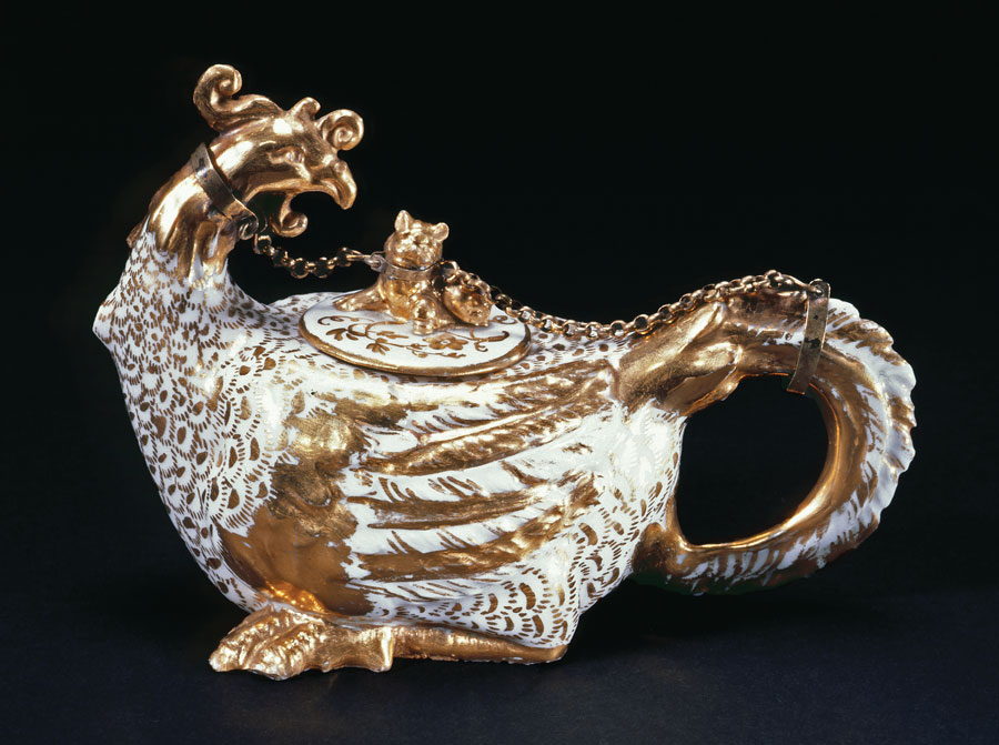 Fig. 11: Porcelain teapot and cover, shaped like a rooster and based on Chinese Yixing ware. Meissen, circa 1725–1730; possibly gilded in Augsburg, Germany. Photography by Landesmedienzentrum Baden-Wuerttemberg.
