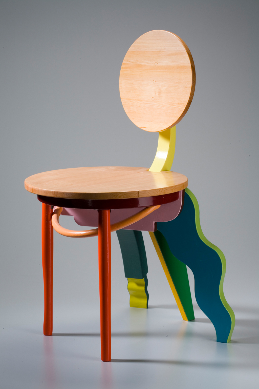 Gary Knox Bennett, Chair-915, 2006. Douglas fir, enameled wood. Gift of the artist 2009.9. Photo by M. Lee Fatherree, courtesy of the Fuller Craft Museum.
