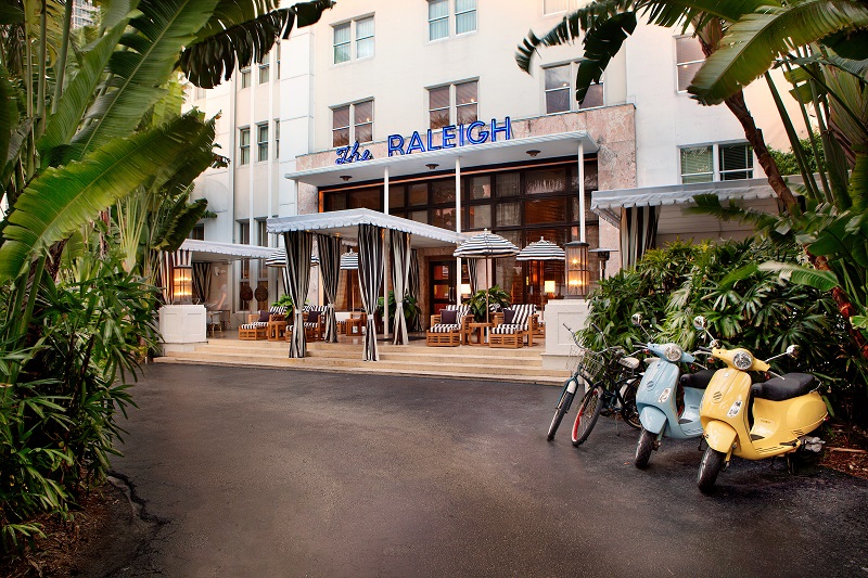 Hotel entrance. Image courtesy of The Raleigh Miami Beach.