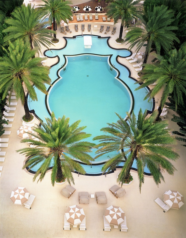 The Raleigh's famous pool. Image courtesy of The Raleigh Miami Beach.