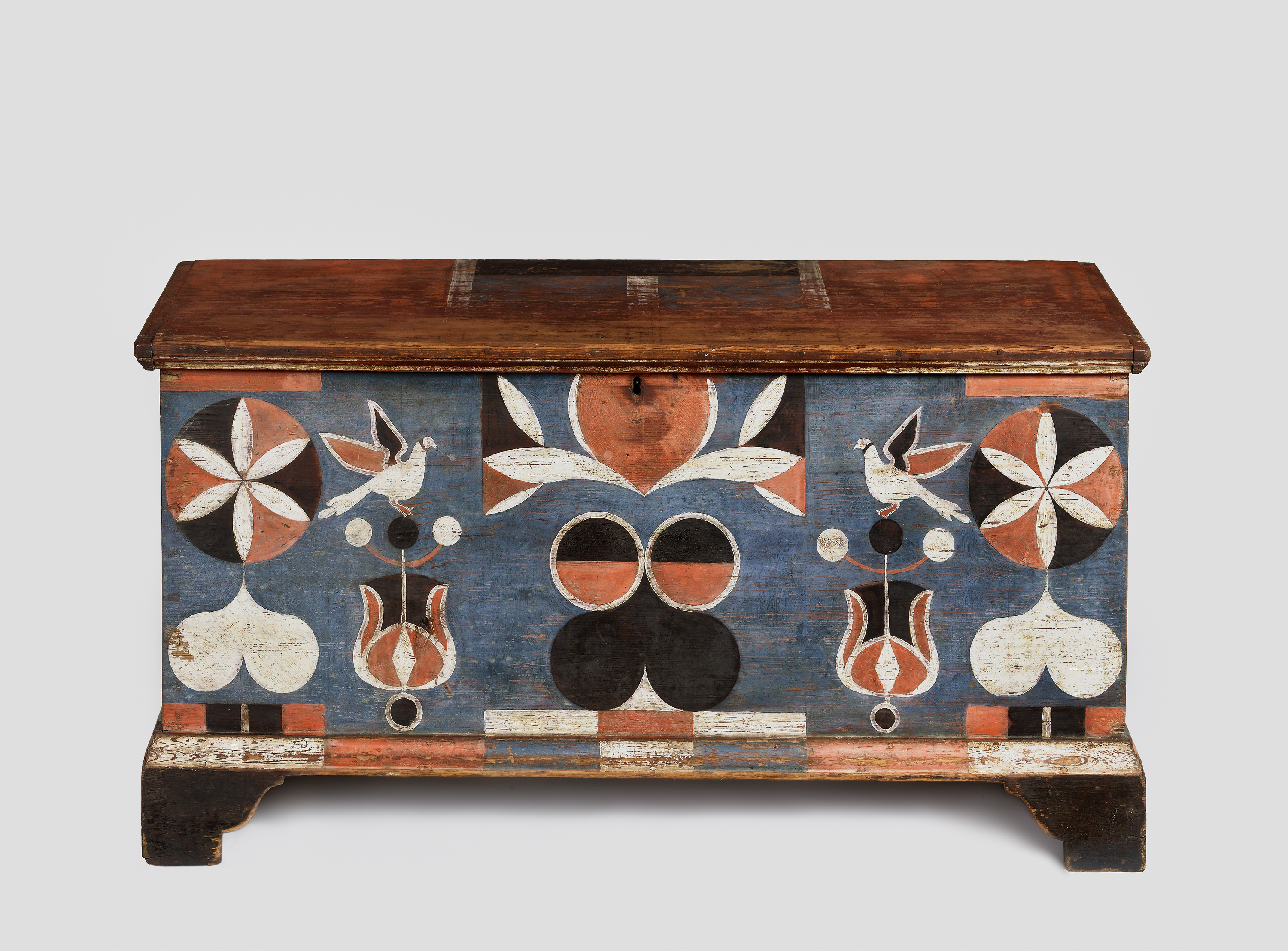 Fig. 2: Latham-Fishback Family Blanket Chest. Attributed to Johannes Spitler. Massahutten area, Shenandoah County, VA, circa 1800. Yellow pine, paint, iron. H. 24, W. 50, D. 21 ½ inches. Image courtesy of Kelly Kinzle.