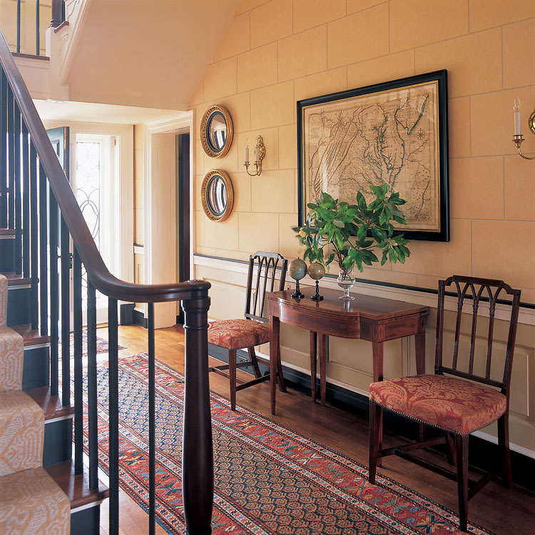 Boston chairs and a Maryland card table are below Virginie, Maryland en 2 feuilles par Fry et Jefferson. George Louis Le Rouge faithfully copied the original (on display in the map room) in both size — but on two sheets instead of four — and details. This 1777 example has original vivid color not seen in the English versions.