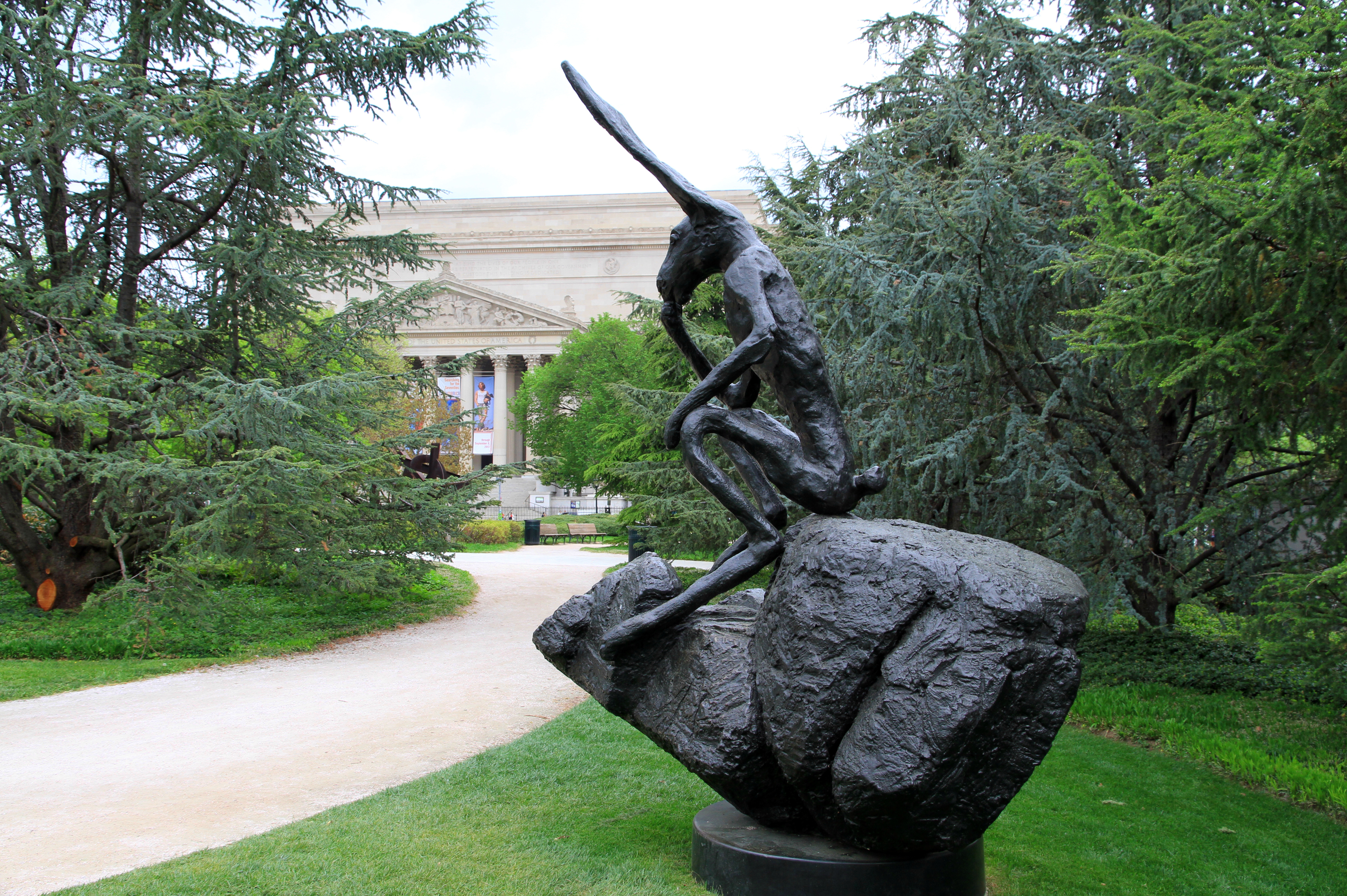 National Gallery of Art Sculpture Garden. Image courtesy of Wikimedia Commons.
