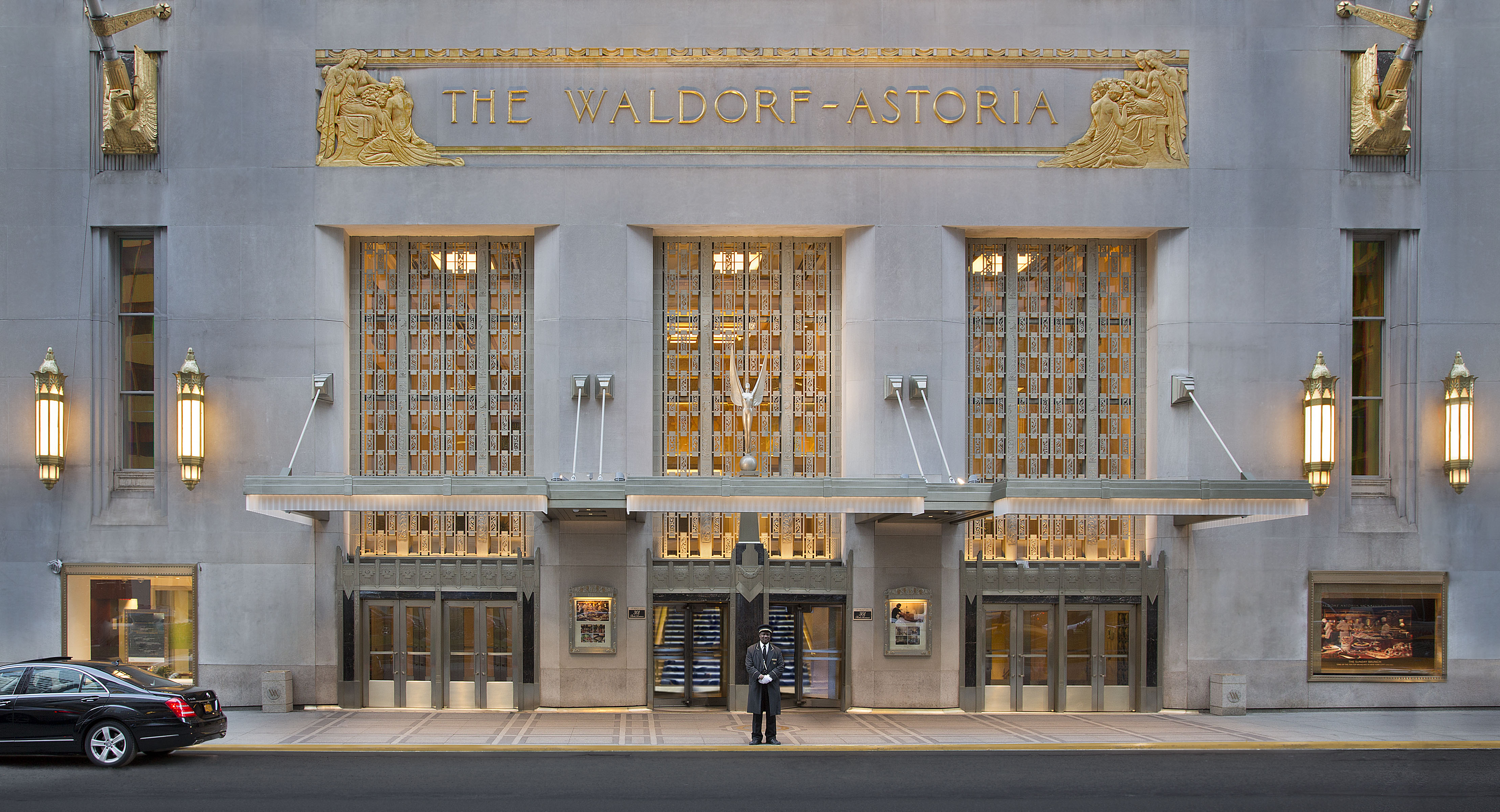 The Waldorf Astoria Park Avenue entrance. Image via Wikimedia Commons.