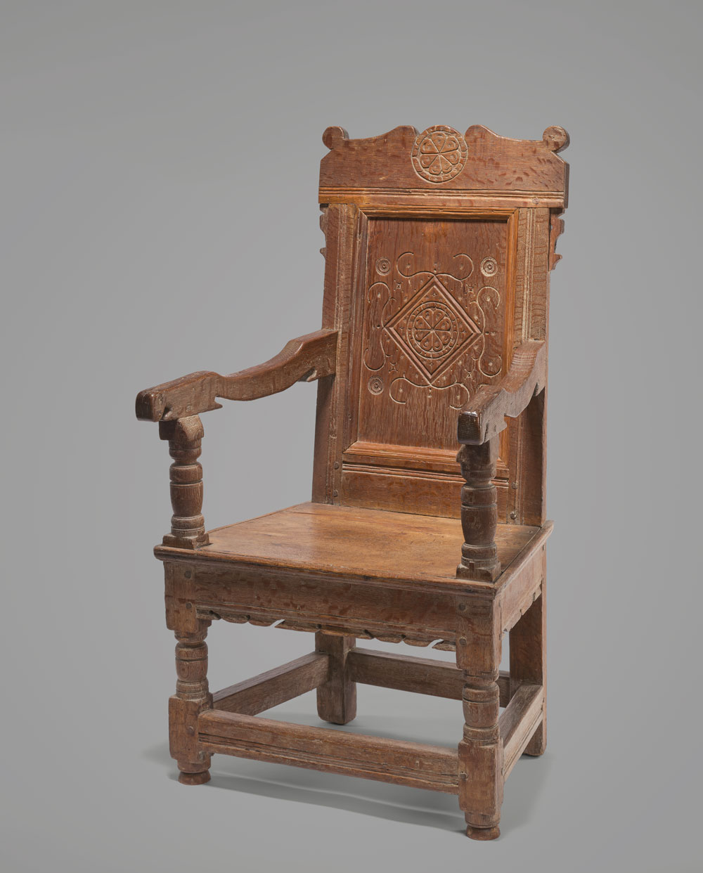 Fig. 1: Wainscot chair, probably made in Swansea, Mass., later Warren, R.I., 1660–1680. Oak. H. 43⅞, W. 24, D. 18 in. Anonymous institution. Photography by Richard House. (RIF2087).