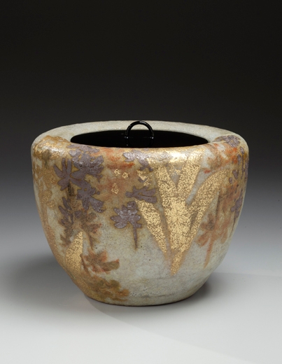 Kiyomizu Rokubei VI (1901-1980). Mizusashi (water jar) with floral patterning of an ebine (calanthe orchid) and lacquer lid. Japan, circa 1978. Kokisai-glazed stoneware with gold and silver. 6.38 x 8.5 inches (16.2 x 21.6 cm). Courtesy of Joan B. Mirviss Ltd.