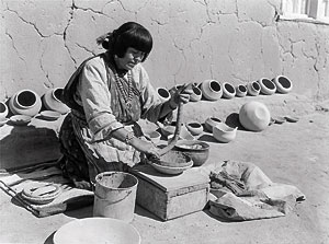 Fig 2: Maria Martinez making pottery, ca. 1941. Courtesy of Museum of New Mexico photo archives (neg. no. 44191); photography by Wyatt Davis.