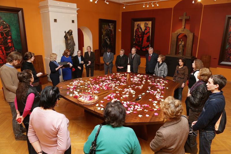 A group gathered around the second Peace Altar in Moscow.